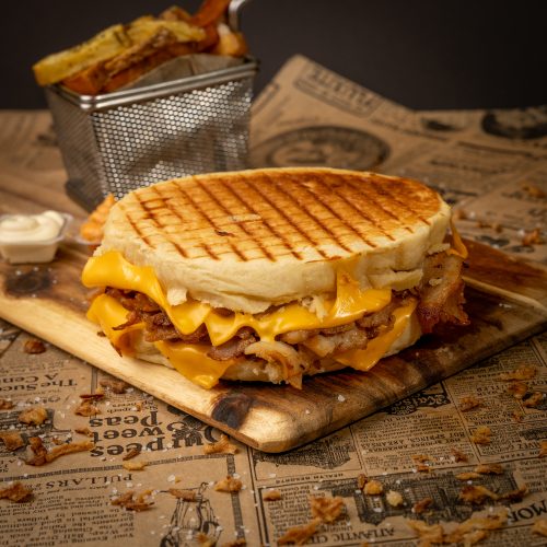 petits et gros burgers maison paninis sur marseille en livraison. viande halal ou pas halal. boissons fraîches et frites maison